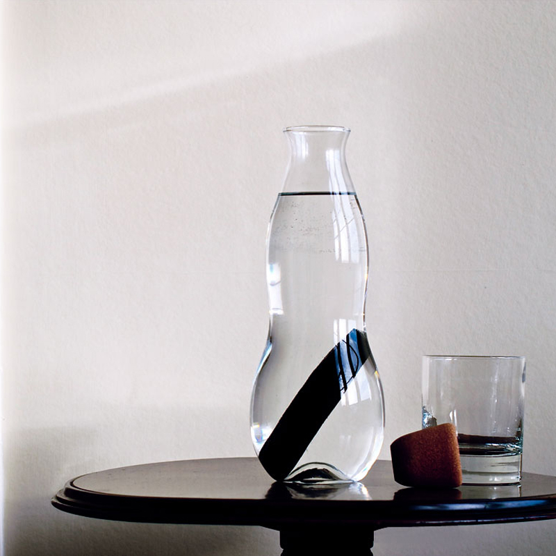 Carafe filtrante d'eau en verre