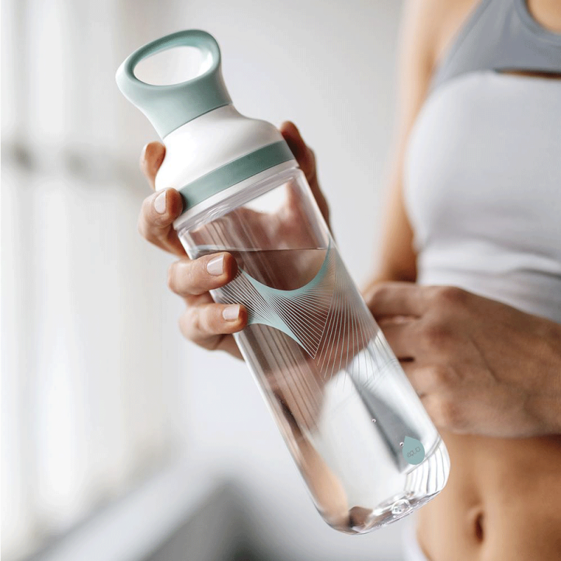 Gourde avec paille pour une bonne hydratation