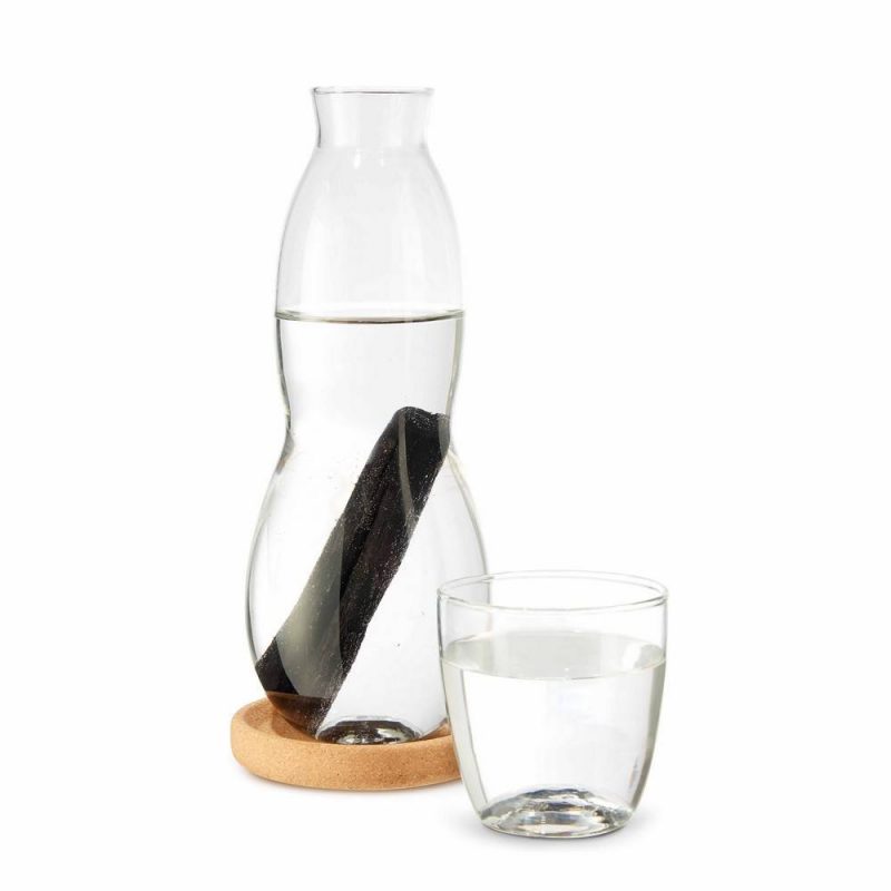 Carafe avec charbon actif, pour un usage personnel, au bureau par exemple