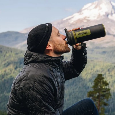 Gourde Grayl pour potabliser toutes les eaux lors de randonnées, voyages